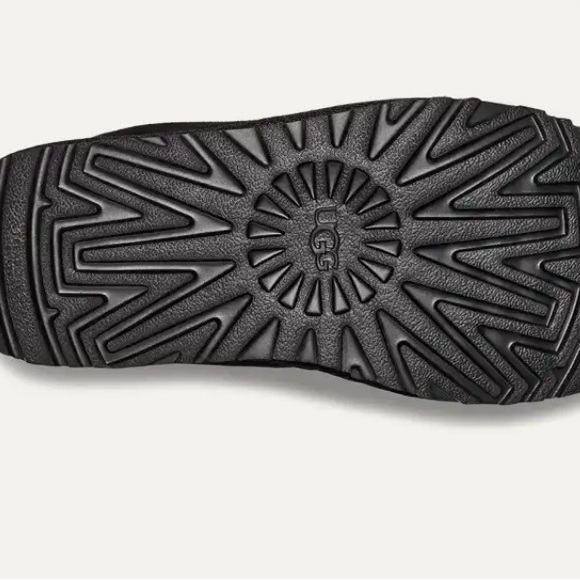 UGG Men\'s Black Chukka Boots